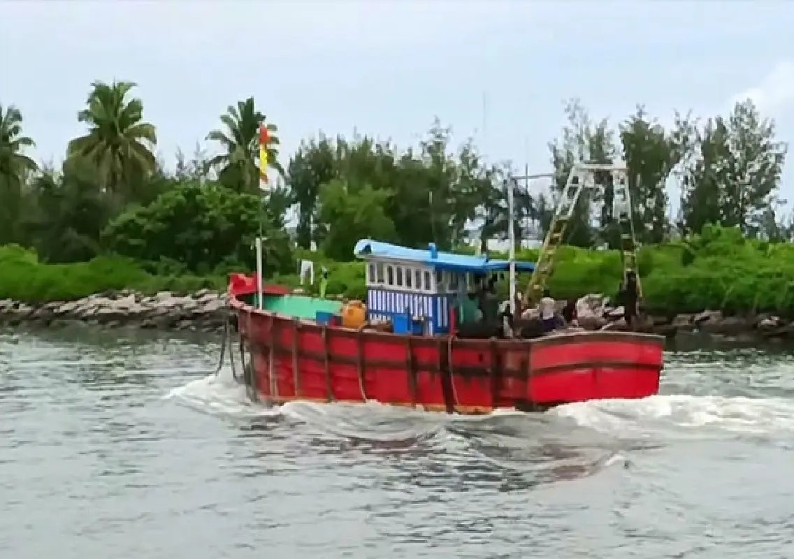 Rough seas disrupt purse seine fishing along Udupi coast - News Karnataka