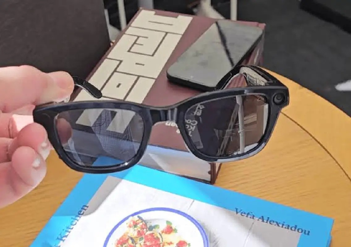 Smart glasses offer independence, but disabled users fear growing stigma - News Karnataka