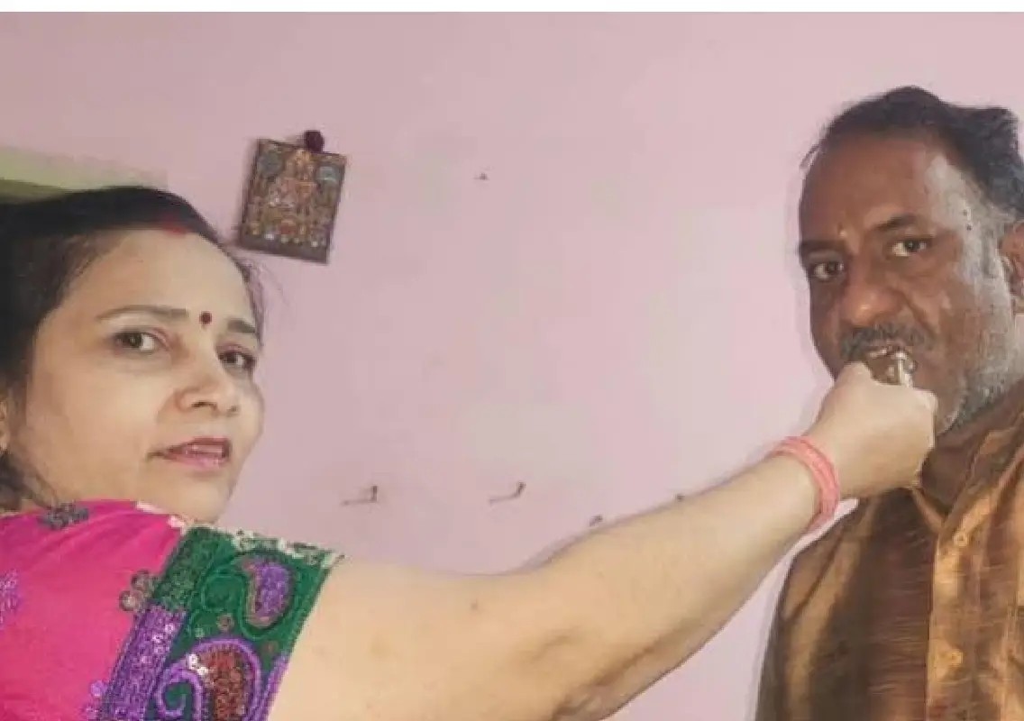 Son kills stepfather after mother allegedly attacked with scissors - News Karnataka