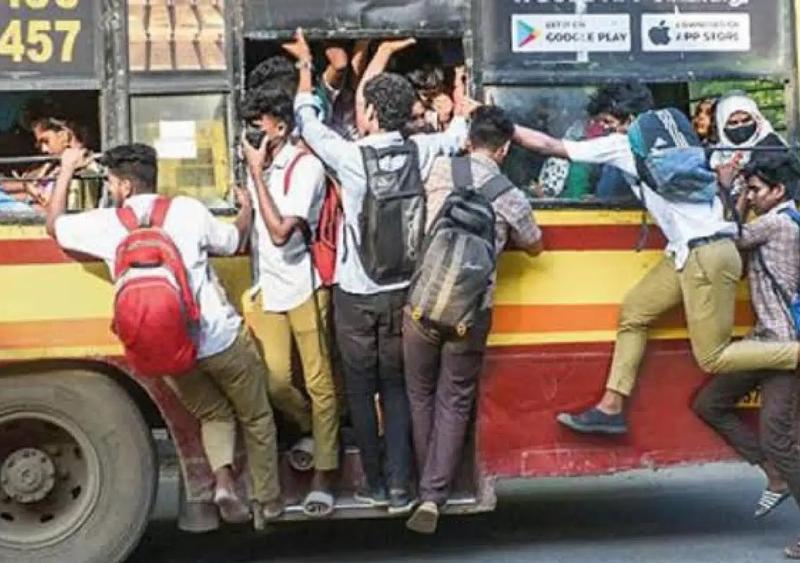 Students hang from bus footboard, case registered in Kaup - News Karnataka