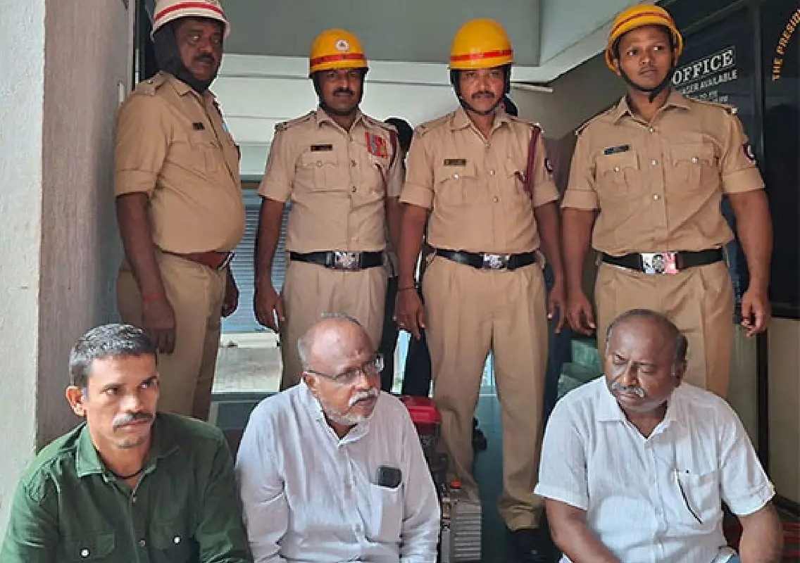 Three senior citizens rescued after being trapped in hotel lift - News Karnataka