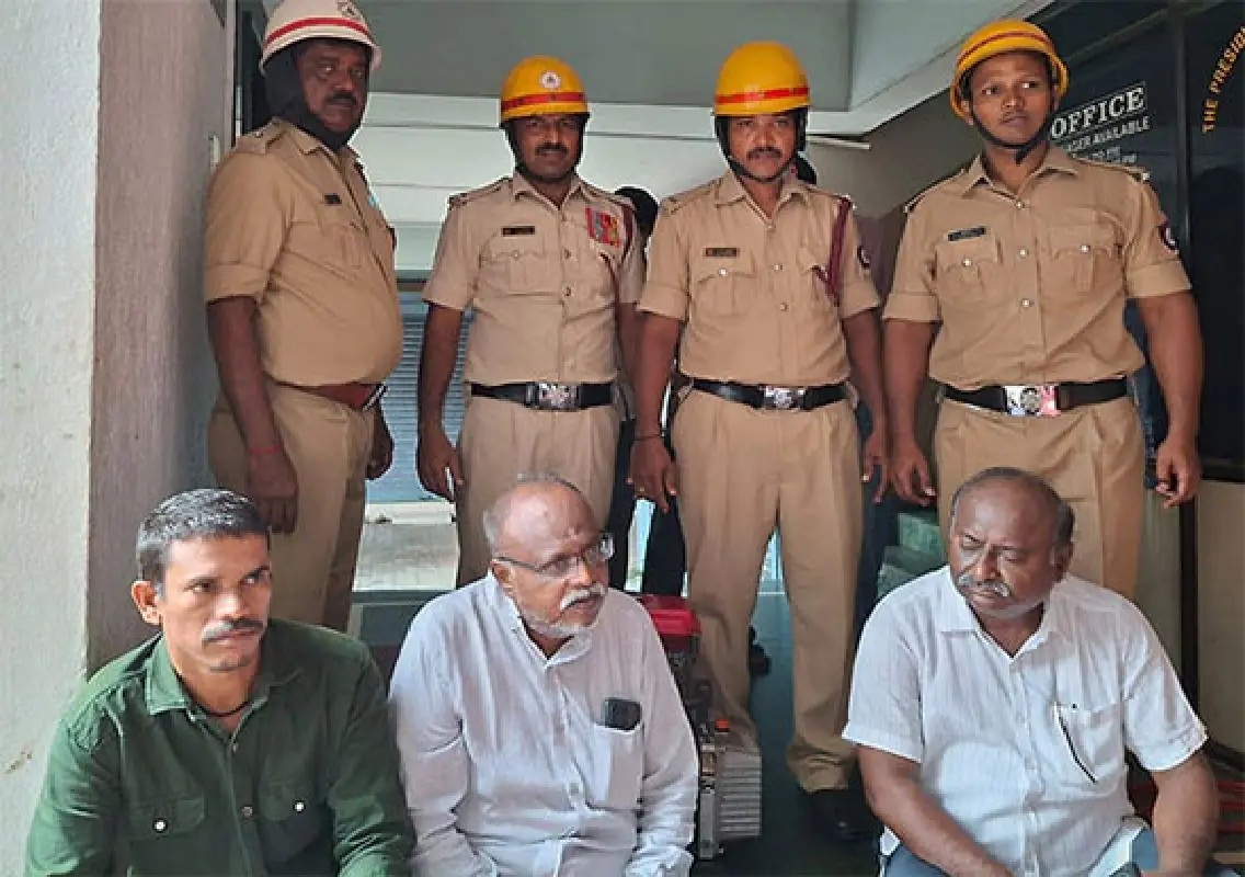 Three senior citizens rescued after lift gets stuck at Mangaluru hotel - News Karnataka