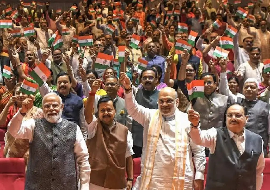 Tiranga and Vande Mataram echo as NDA leaders unite in Delhi - News Karnataka