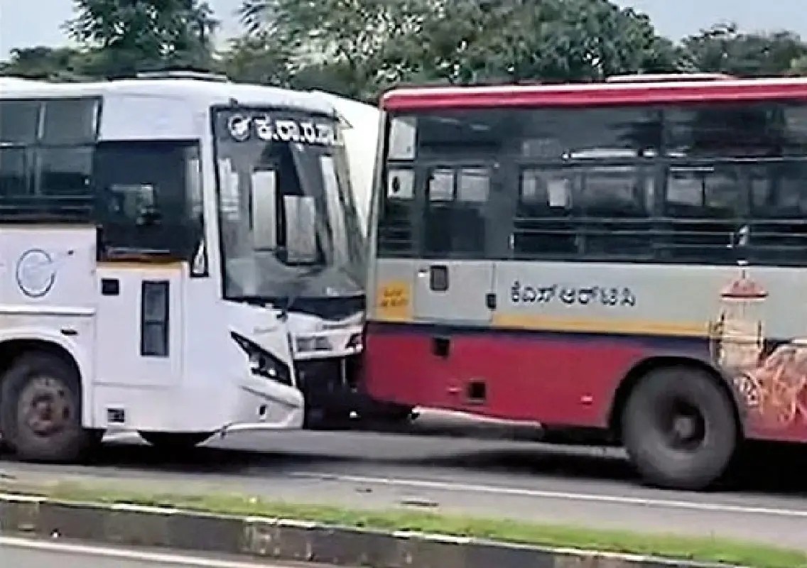 Two KSRTC buses collide near Udyavara, passengers escape unhurt - News Karnataka
