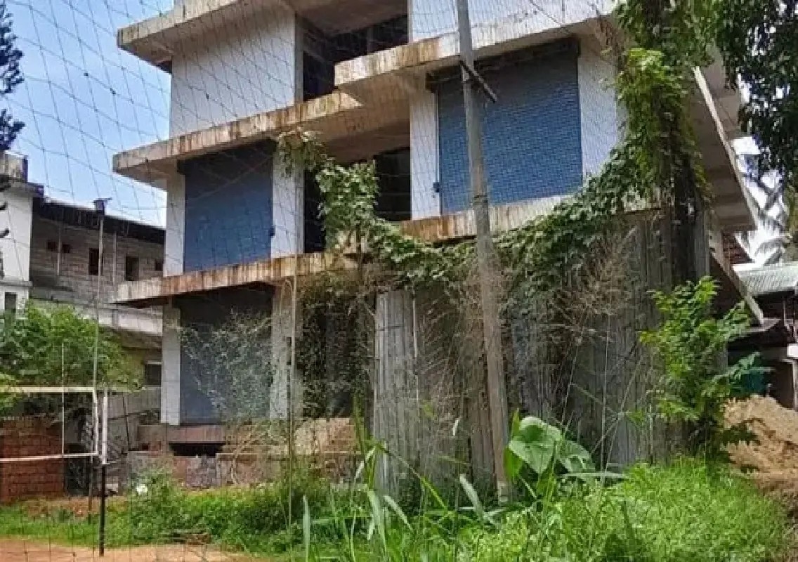 Two migrant workers injured after fall from building in Ullal - News Karnataka