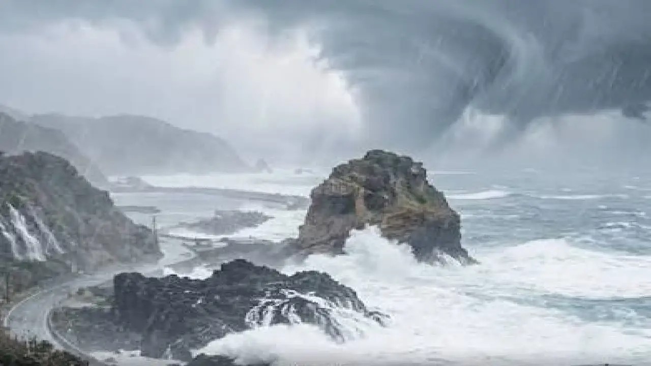 Typhoon Dolphin triggers mass evacuations and flight cancellations in Japan - News Karnataka