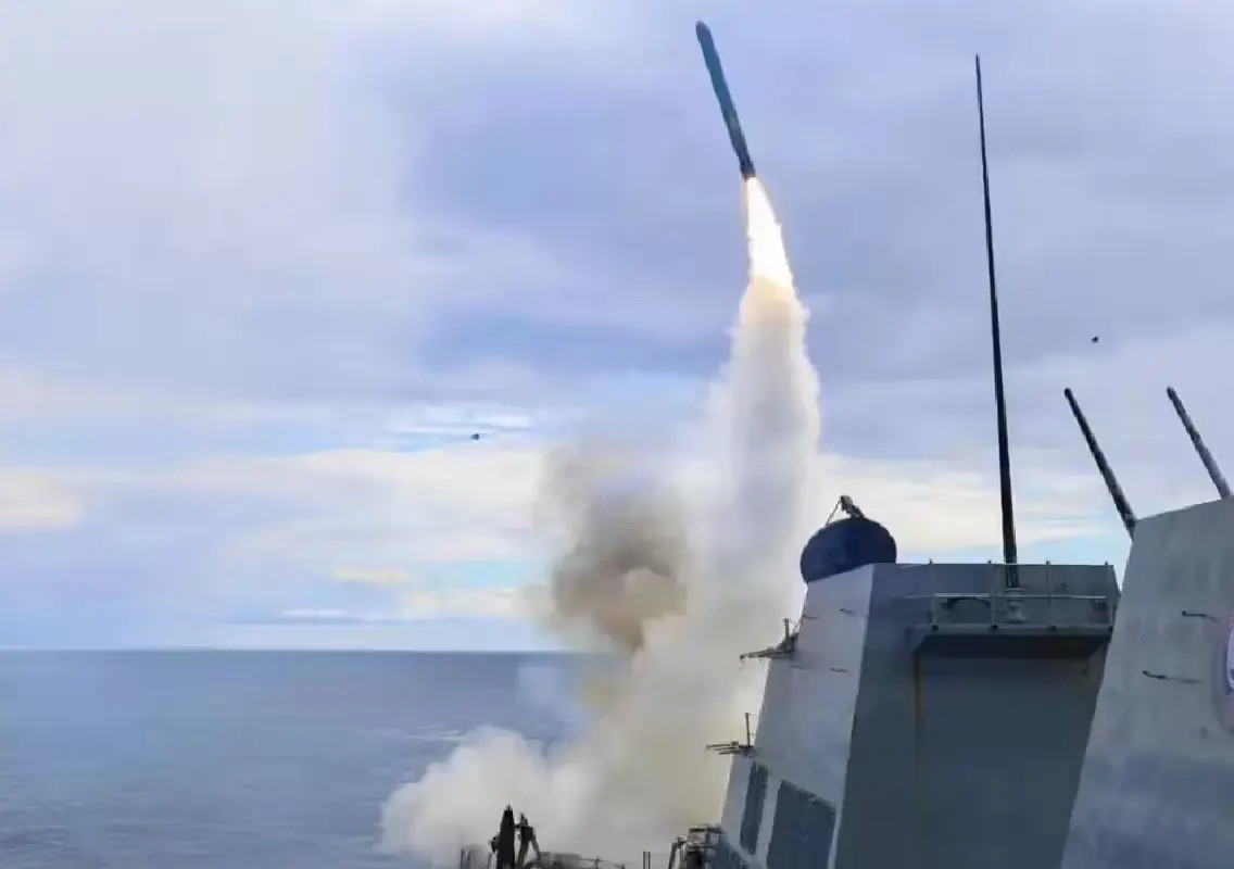 US strikes Iranian launchers on Larak Island amid rising tensions - News Karnataka