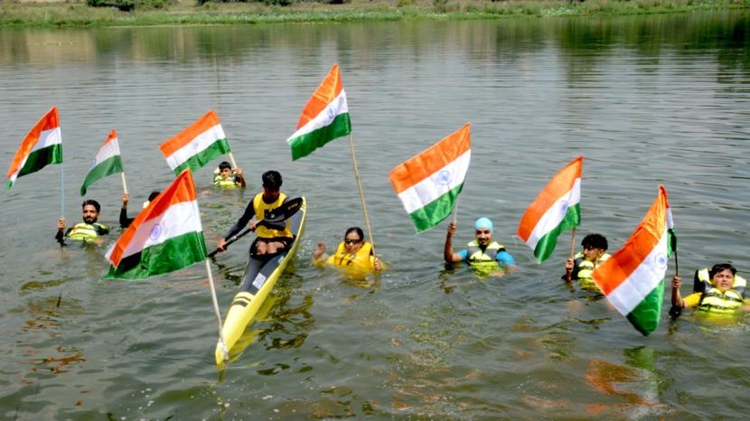 Underwater Tiranga rally adds a new patriotic splash - News Karnataka