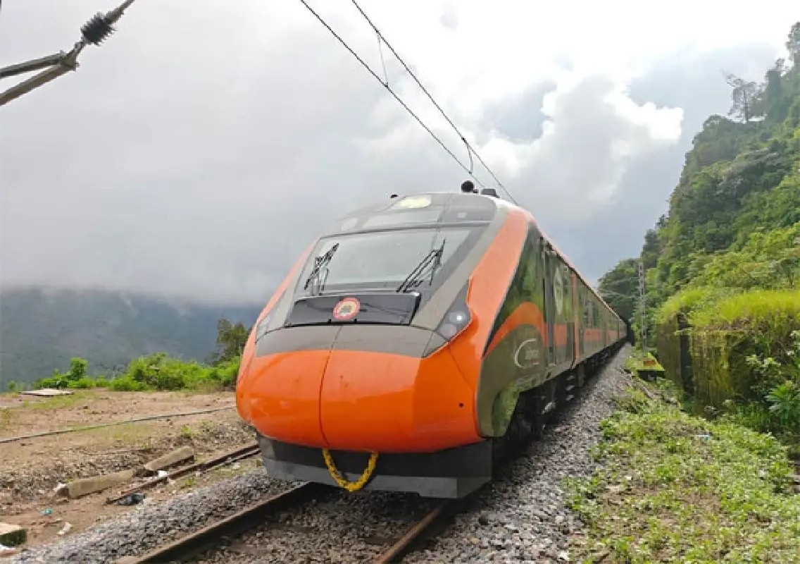 Vande Bharat completes trial run through Sakleshpur Ghat - News Karnataka