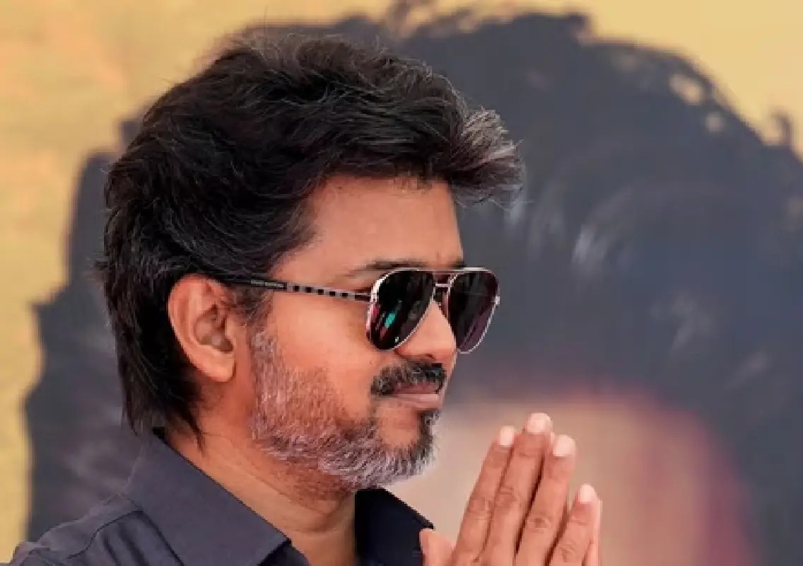 Vijay checks prison facilities, hears inmates’ concerns during surprise visit - News Karnataka