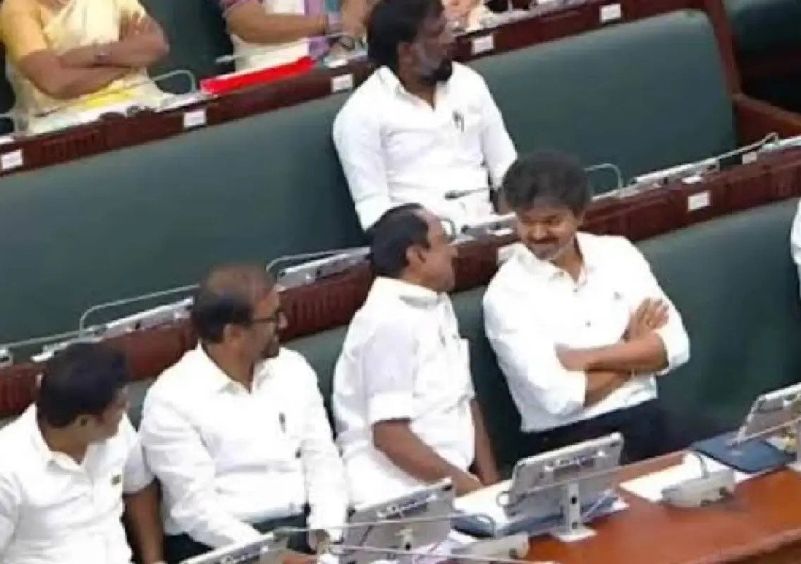 Vijay leaves his seat to sit with ministers in Assembly - News Karnataka