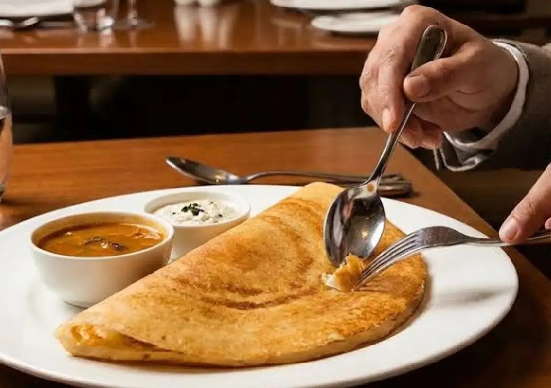 Viral dosa etiquette video sparks debate over using fork and spoon - News Karnataka