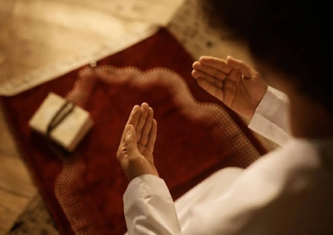 Viral train prayer video sparks debate over passenger safety: WATCH - News Karnataka