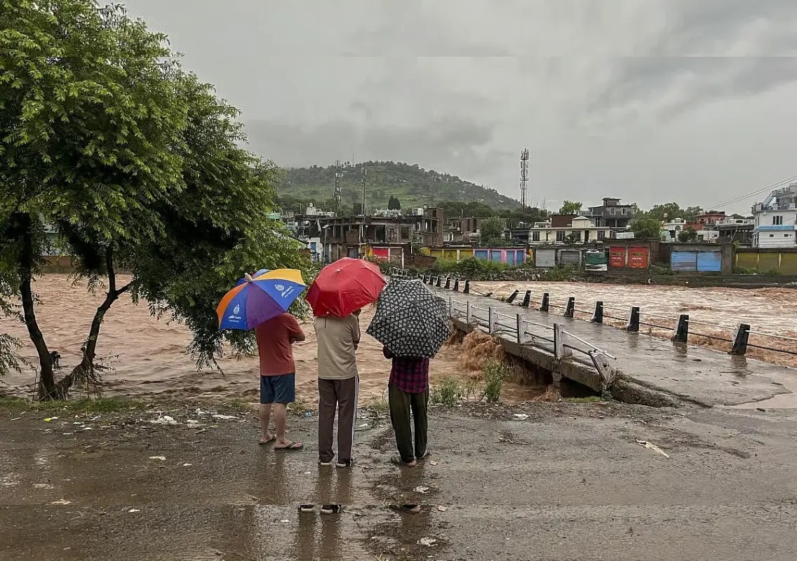 When dark clouds bring fear across Kashmir - News Karnataka