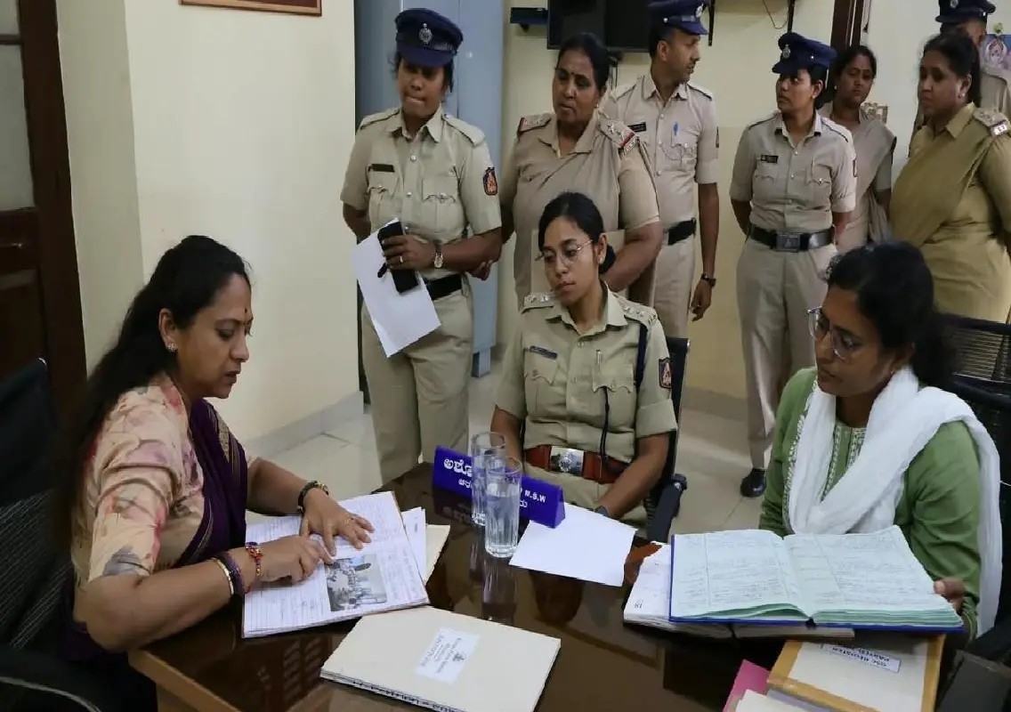 Women’s Commission chief reviews functioning of Mysuru police station - News Karnataka