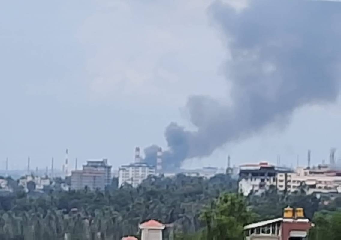Mangaluru MRPL blast shakes houses in Jokatte - News Karnataka