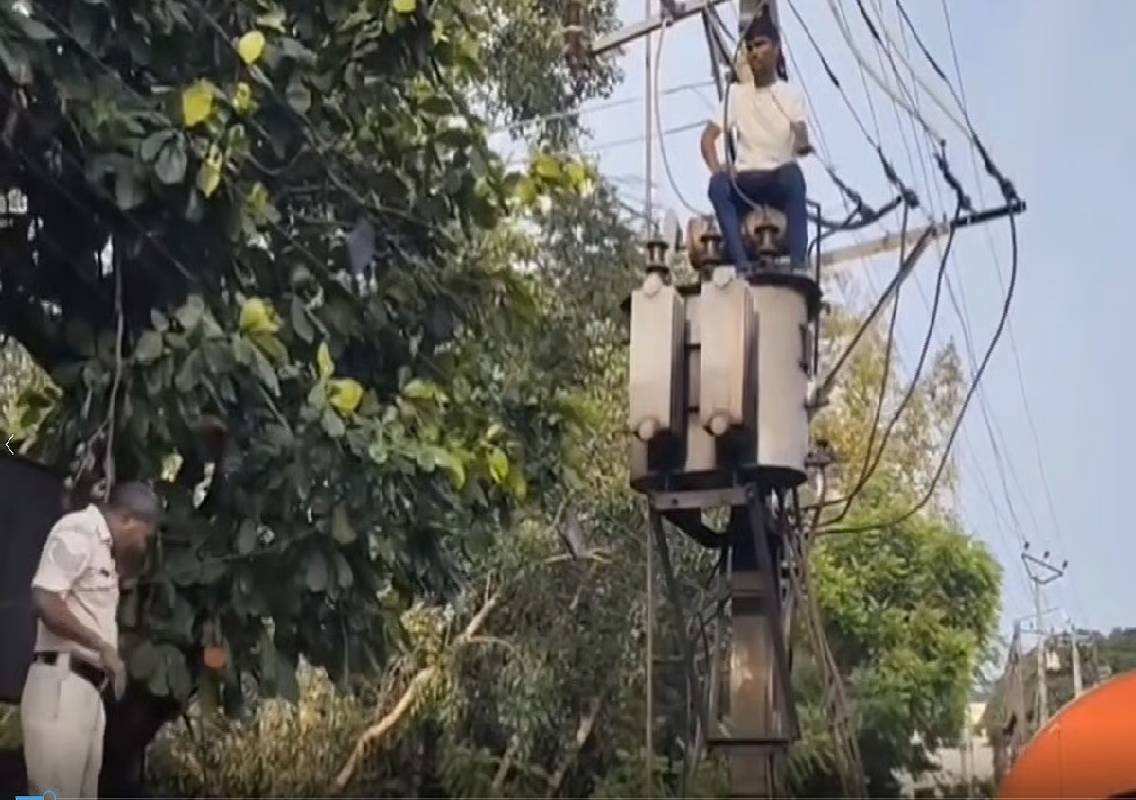 Ballari man climbs live transformer after family row - News Karnataka