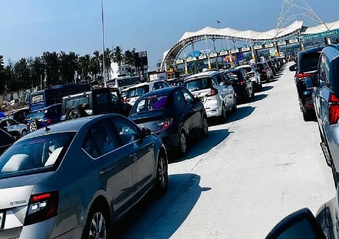 Festival rush chokes Bengaluru-Mysuru highway toll plazas - News Karnataka