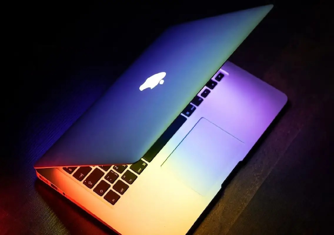 Bengaluru man recovers Rs 2 lakh MacBook after stranger finds it: WATCH - News Karnataka