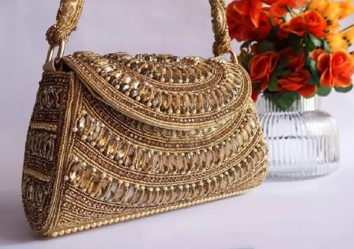 Bride’s mother loses purse with gold and cash at wedding - News Karnataka