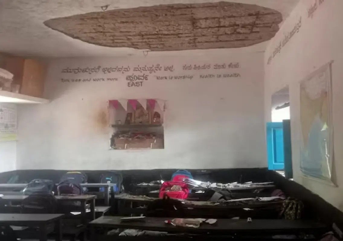 Classroom ceiling collapses, four students injured in Karnataka school - News Karnataka
