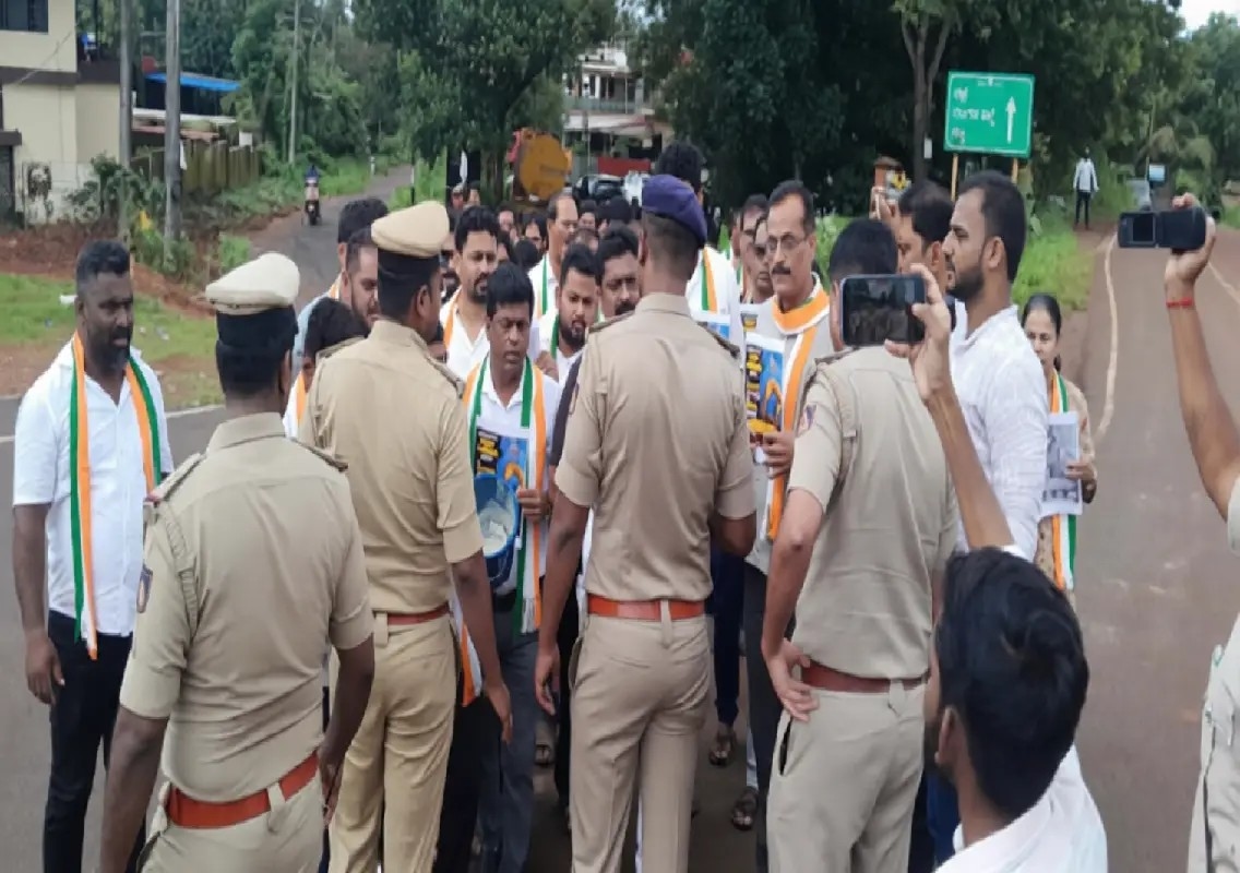 Congress sticker campaign over Parashurama issue stopped in Karkala - News Karnataka