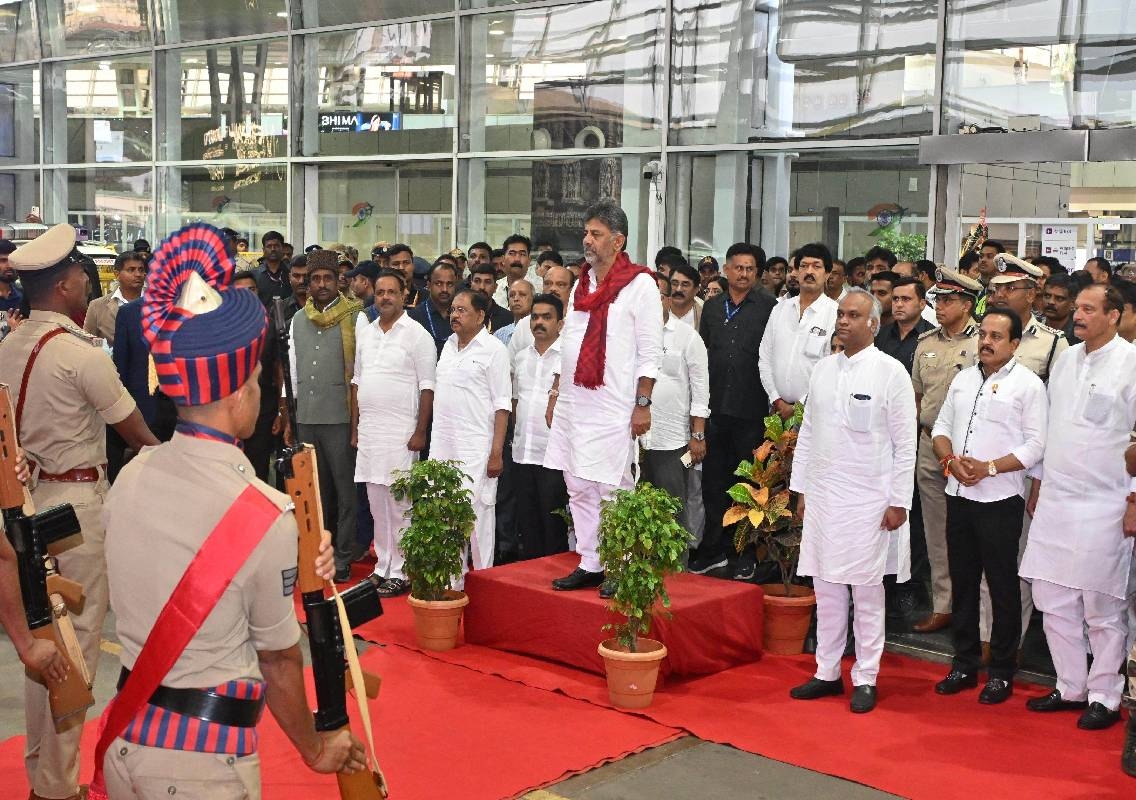 D K Shivakumar arrives in Mangaluru for Cabinet meet - News Karnataka