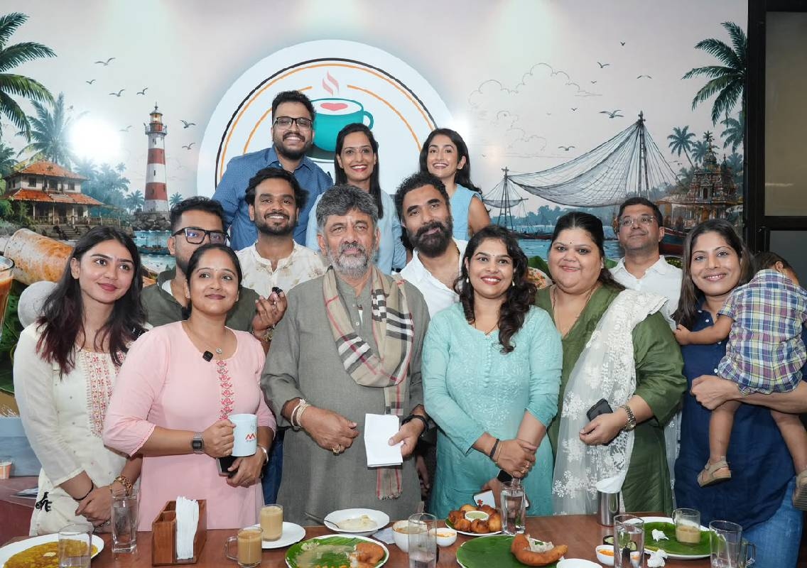 D K Shivakumar meets influencers over breakfast in Mangaluru: WATCH - News Karnataka