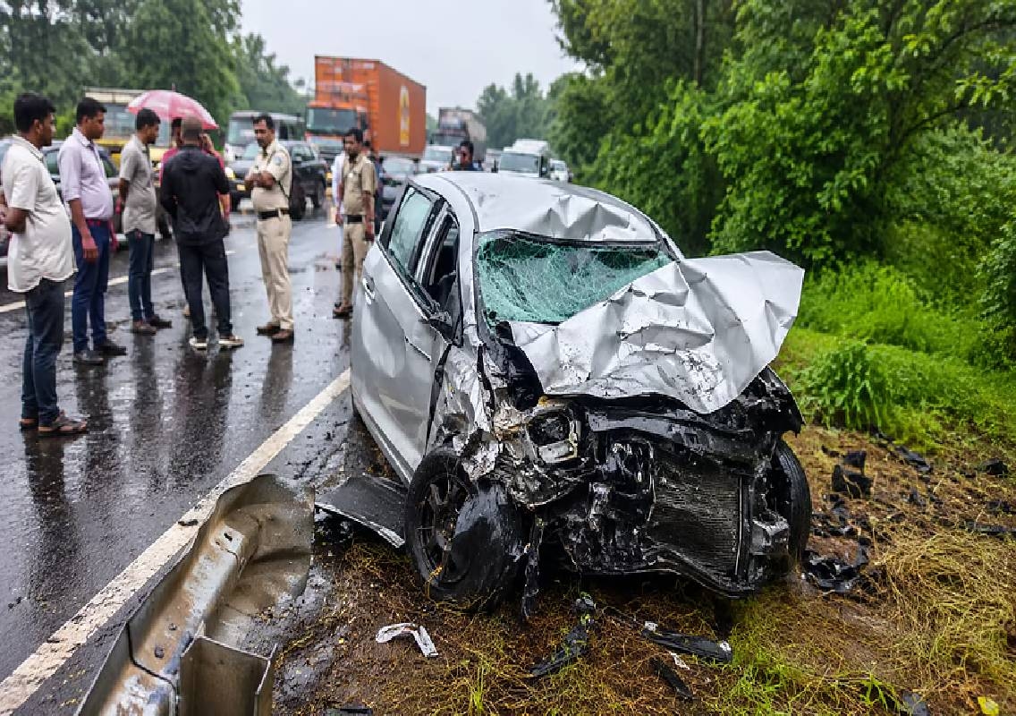 Dharwad crash kills 3, leaves 3 critical - News Karnataka