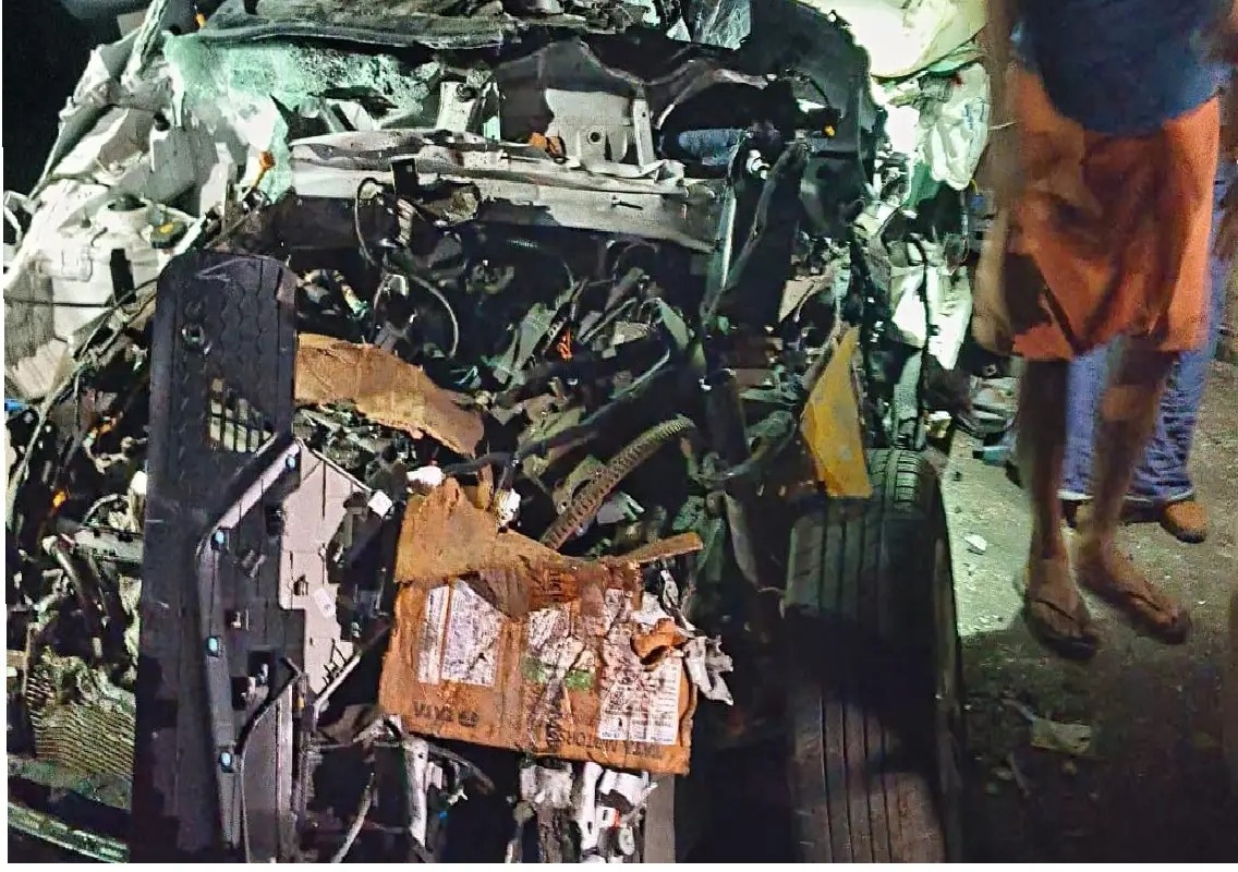 Eight killed as car crashes into parked lorry on NH 66 - News Karnataka