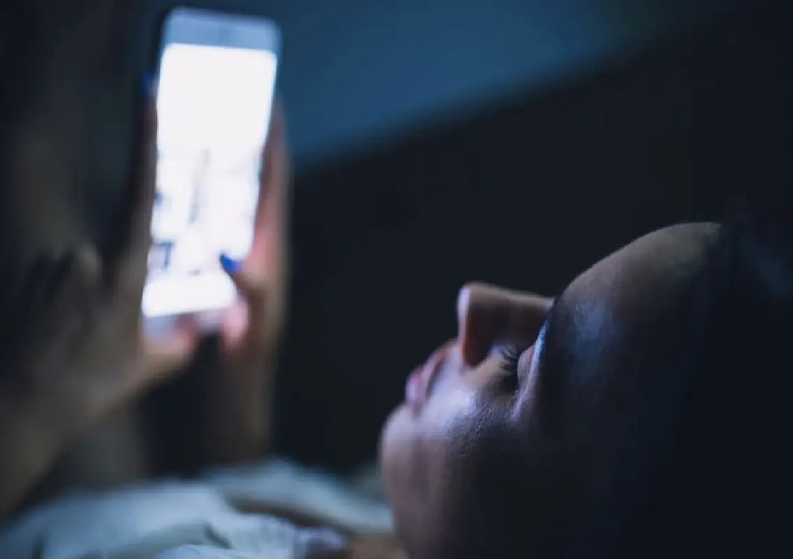 Excessive screen time poses health risks, experts urge responsible use - News Karnataka