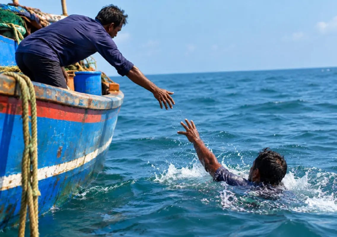 Fisherman slips into sea while hauling net, dies off Malpe - News Karnataka