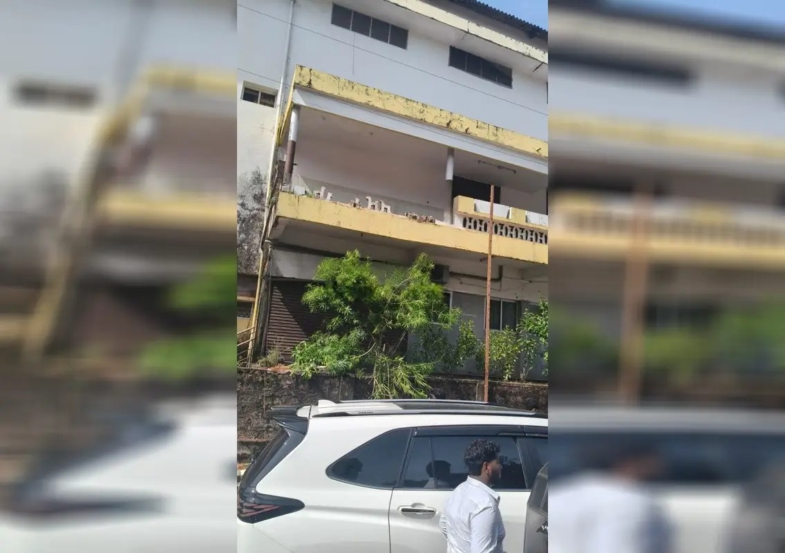 Five students injured as balcony collapses at Mangaluru convention hall - News Karnataka