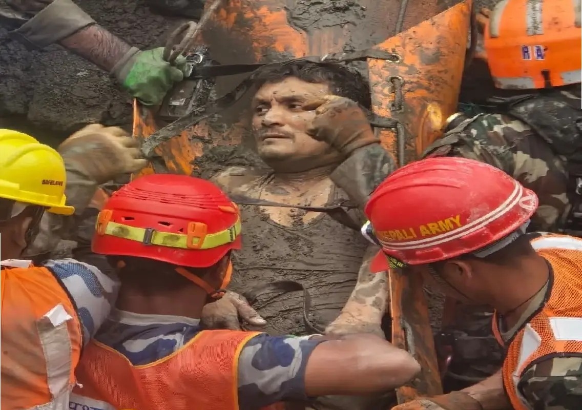 Foreman who stayed to save others survives nine days in tunnel - News Karnataka