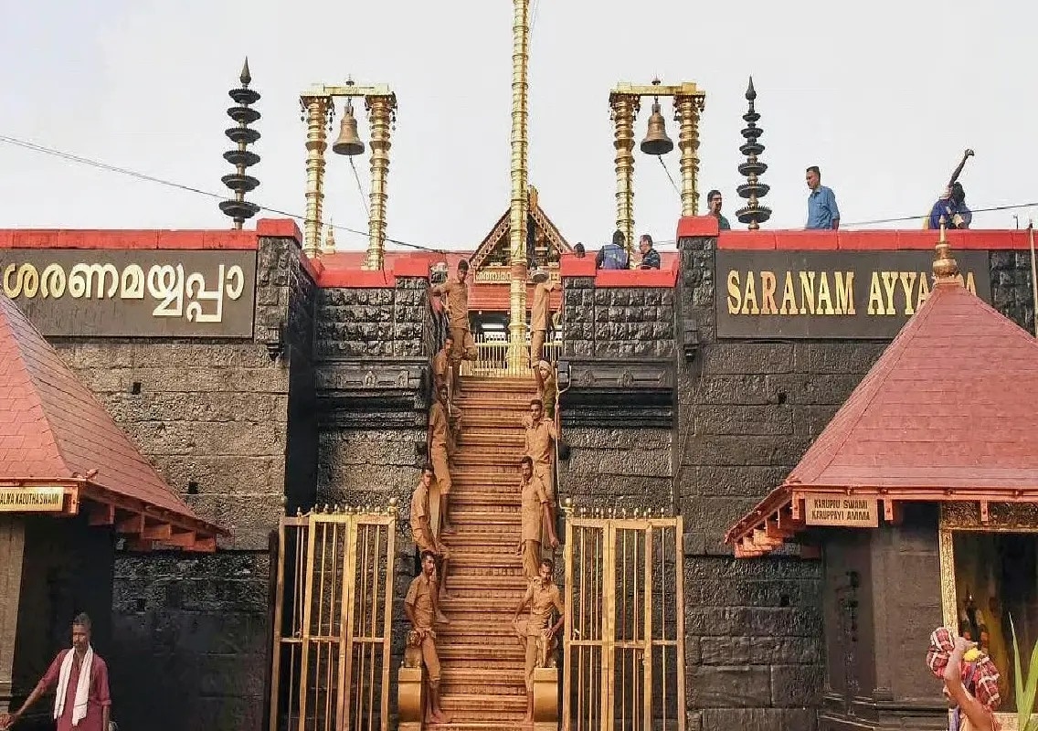 Gold crown goes missing from Sabarimala, fake one found in its place - News Karnataka
