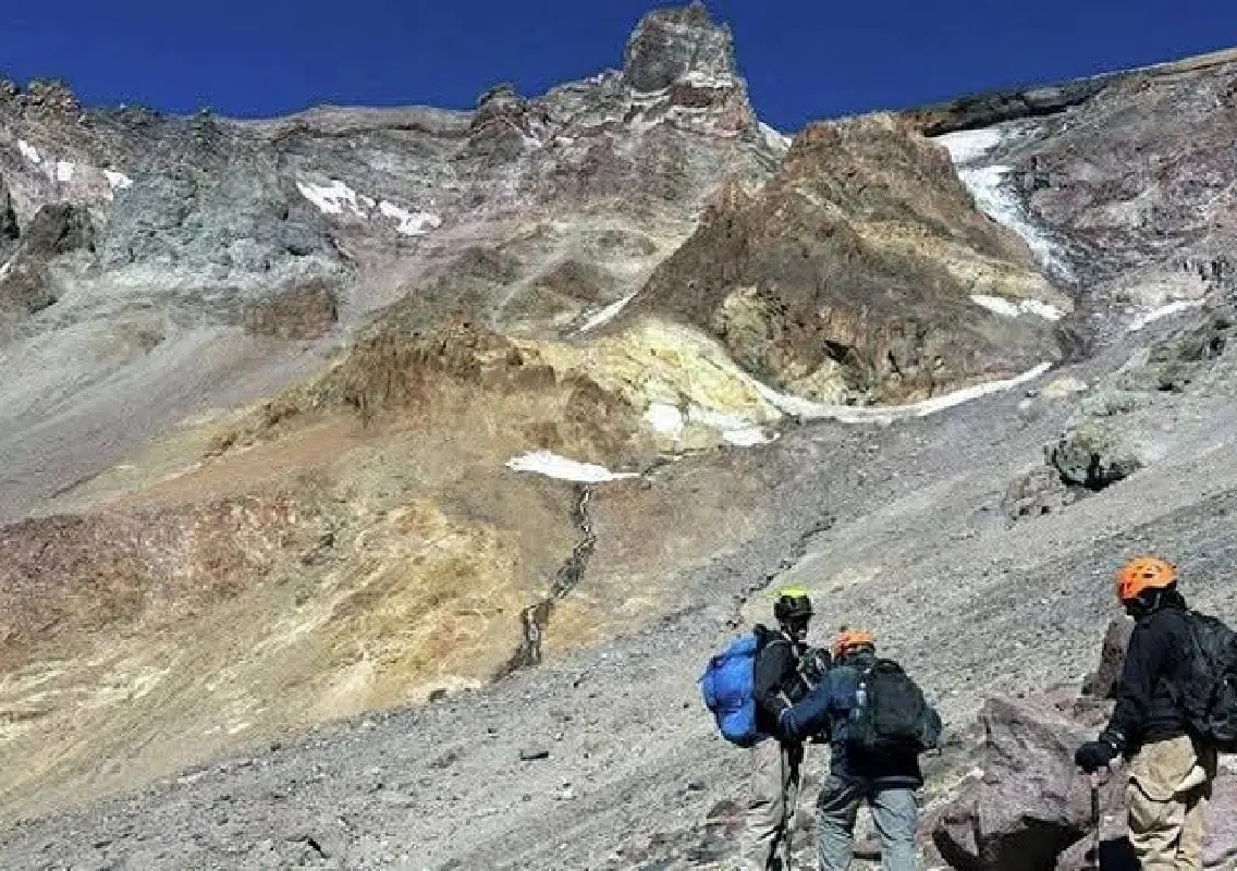 Hikers rescued after relying on AI for Mount Shasta trek - News Karnataka