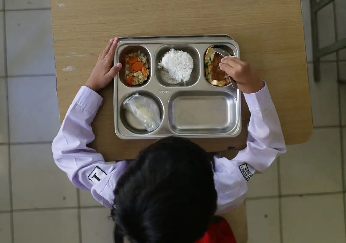 Hundreds of Indonesian students fall ill after free school meals - News Karnataka