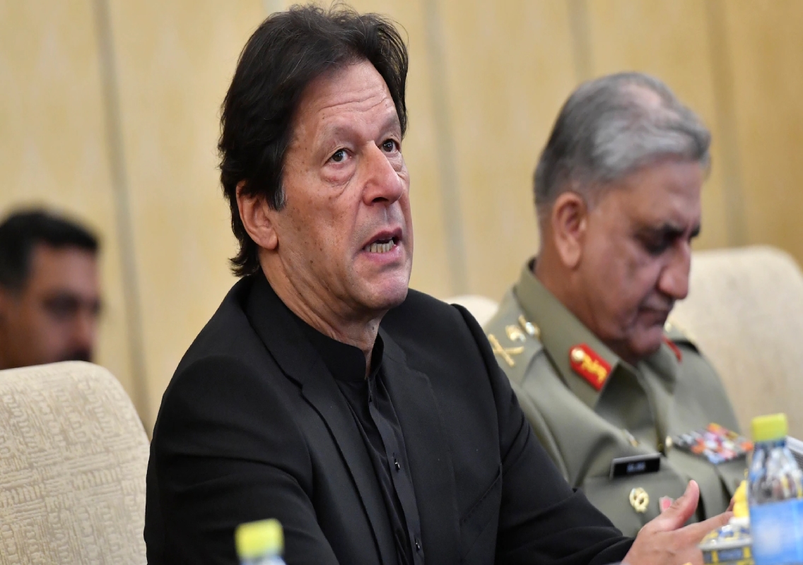 Michael Holding backs Imran Khan, slams his treatment - News Karnataka