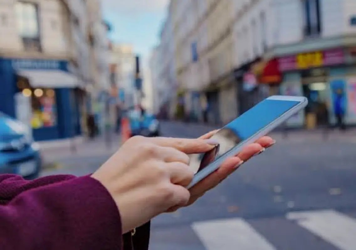 Italy may fine distracted pedestrians using phones in crosswalks - News Karnataka