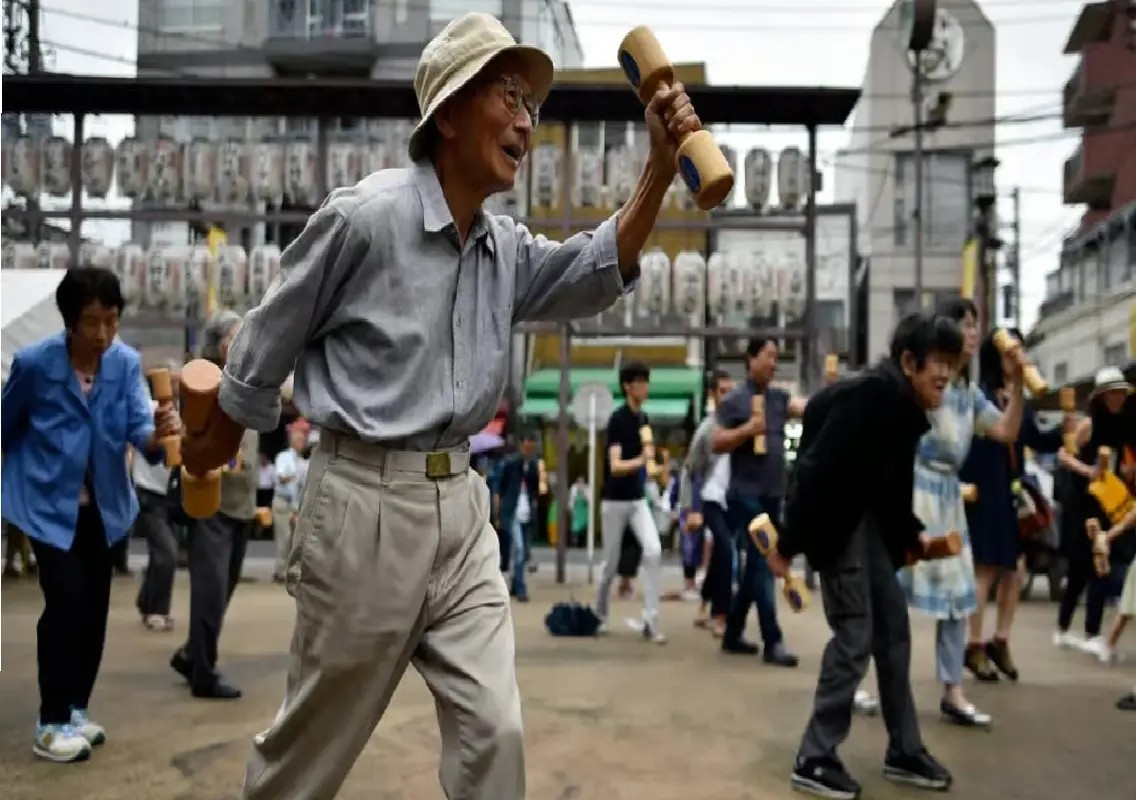 Japan crosses 100,000 centenarians as population continues to age - News Karnataka