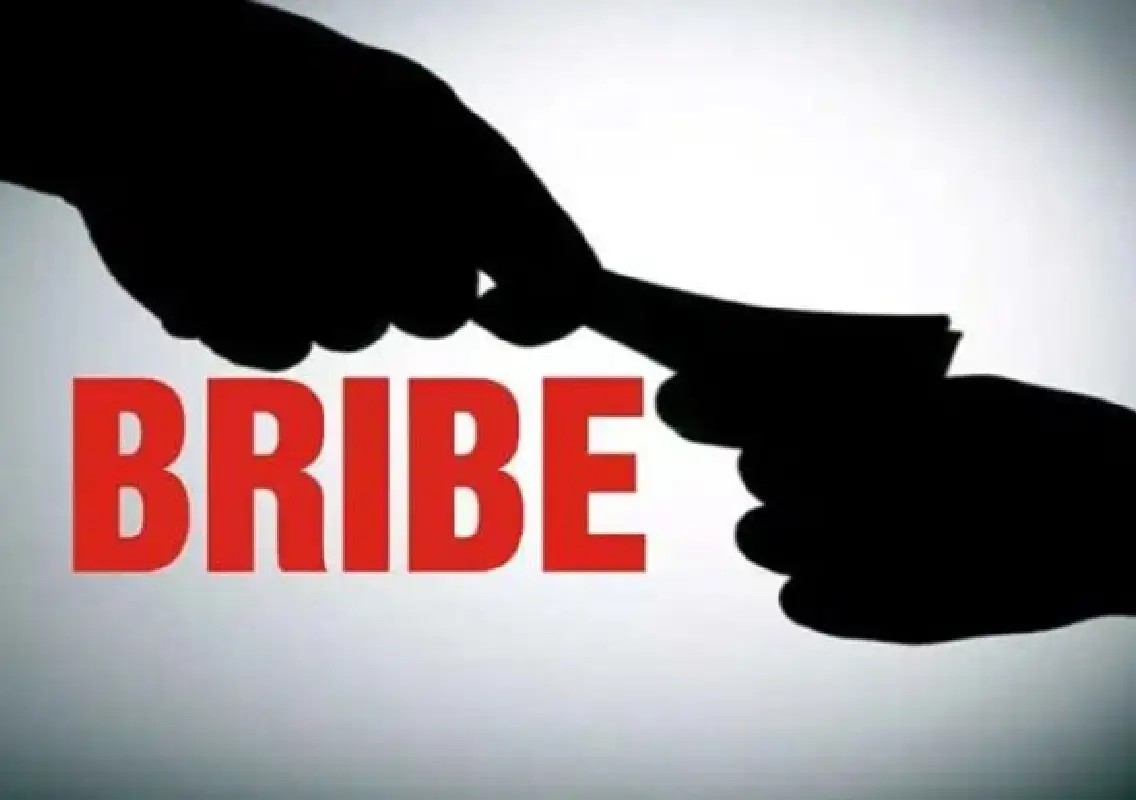 Junior assistant caught accepting ₹15,000 bribe in Jammu - News Karnataka