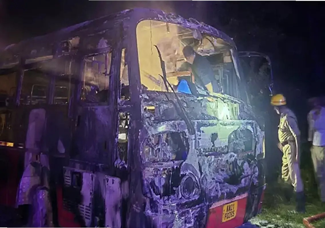 KSRTC bus gutted by fire near Ermayil, all 37 passengers safe - News Karnataka