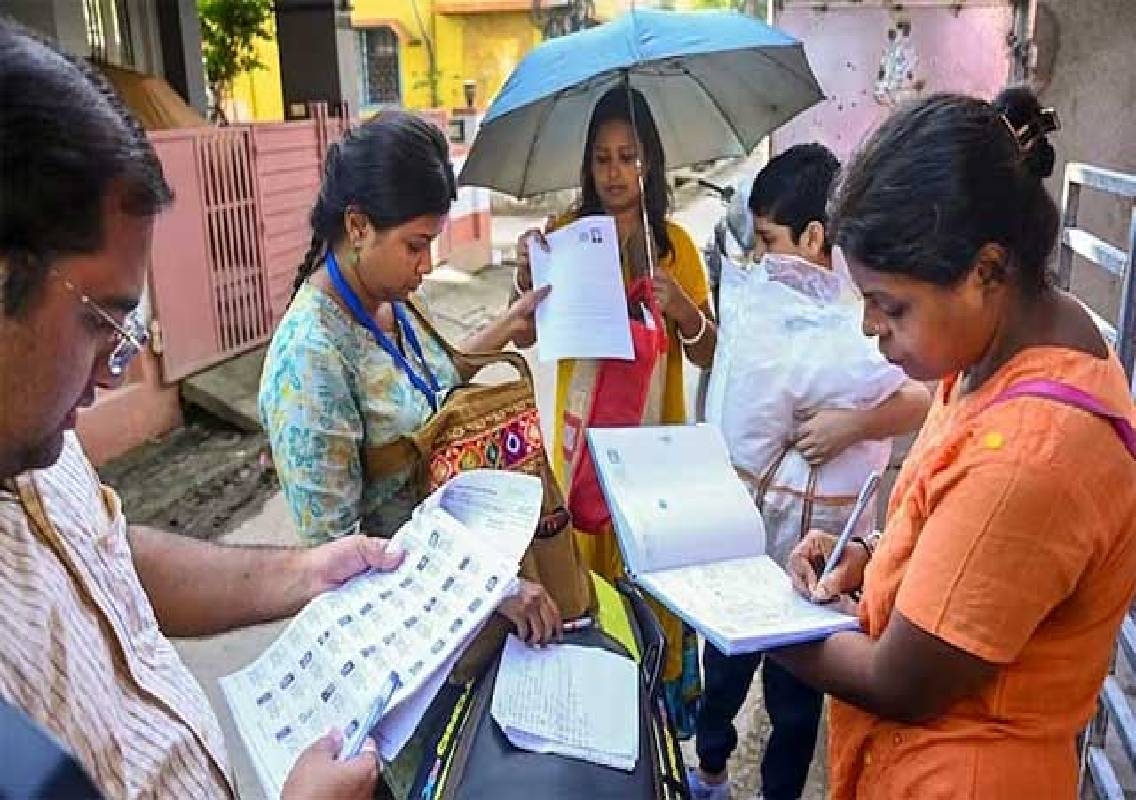 Karnataka SIR: 43.81 lakh voters get EC notices - News Karnataka
