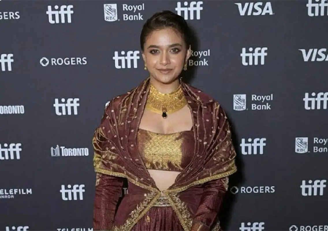 Keerthy Suresh brings contemporary Kanjivaram look to TIFF 2026 - News Karnataka