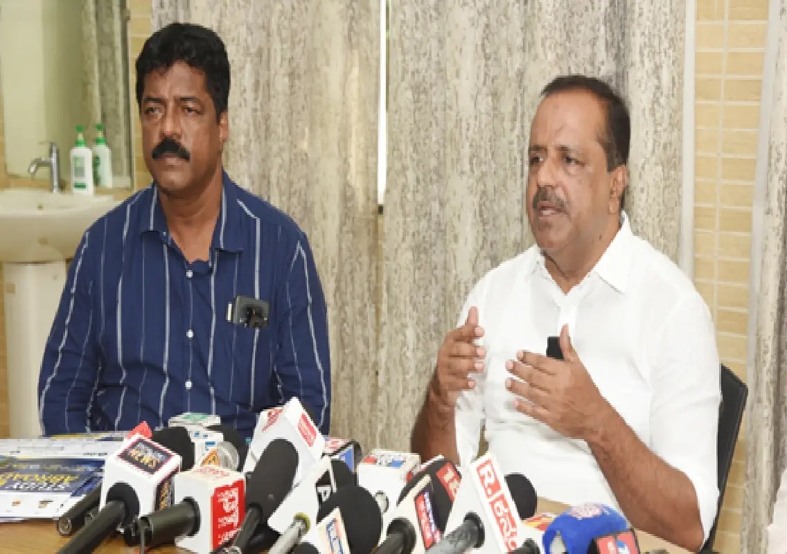 Khader announces food safety, voter enrolment and Dasara measures - News Karnataka