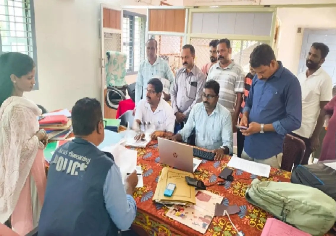 Lokayukta inspects Belur panchayat office over public complaints - News Karnataka