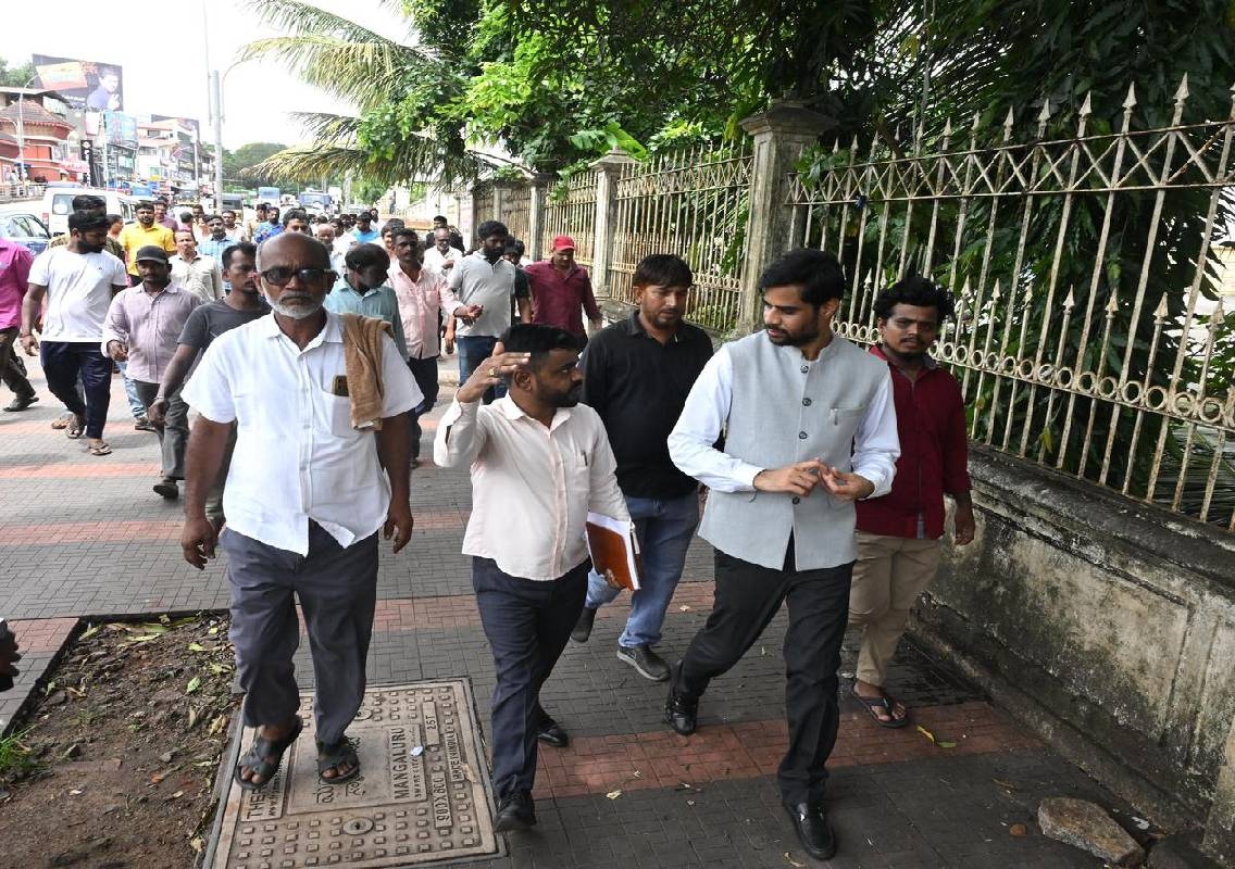 Mangaluru MCC acts on licence, footpath violations - News Karnataka