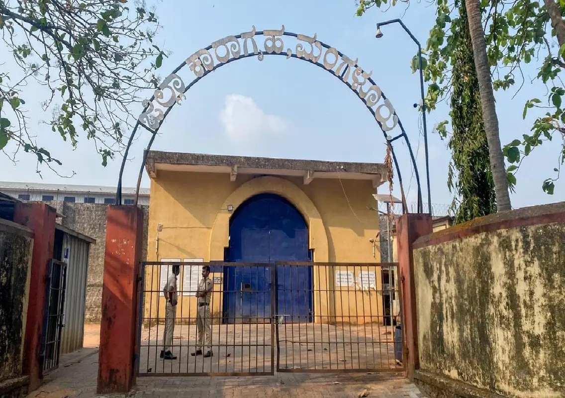 Mangaluru undertrial prisoner creates ruckus over beedi demand - News Karnataka