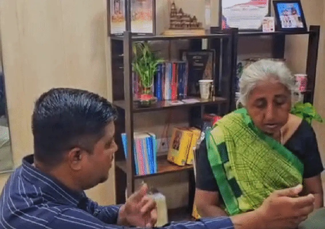 Missing mother found on Lucknow street, reunites with son after 9 years - News Karnataka