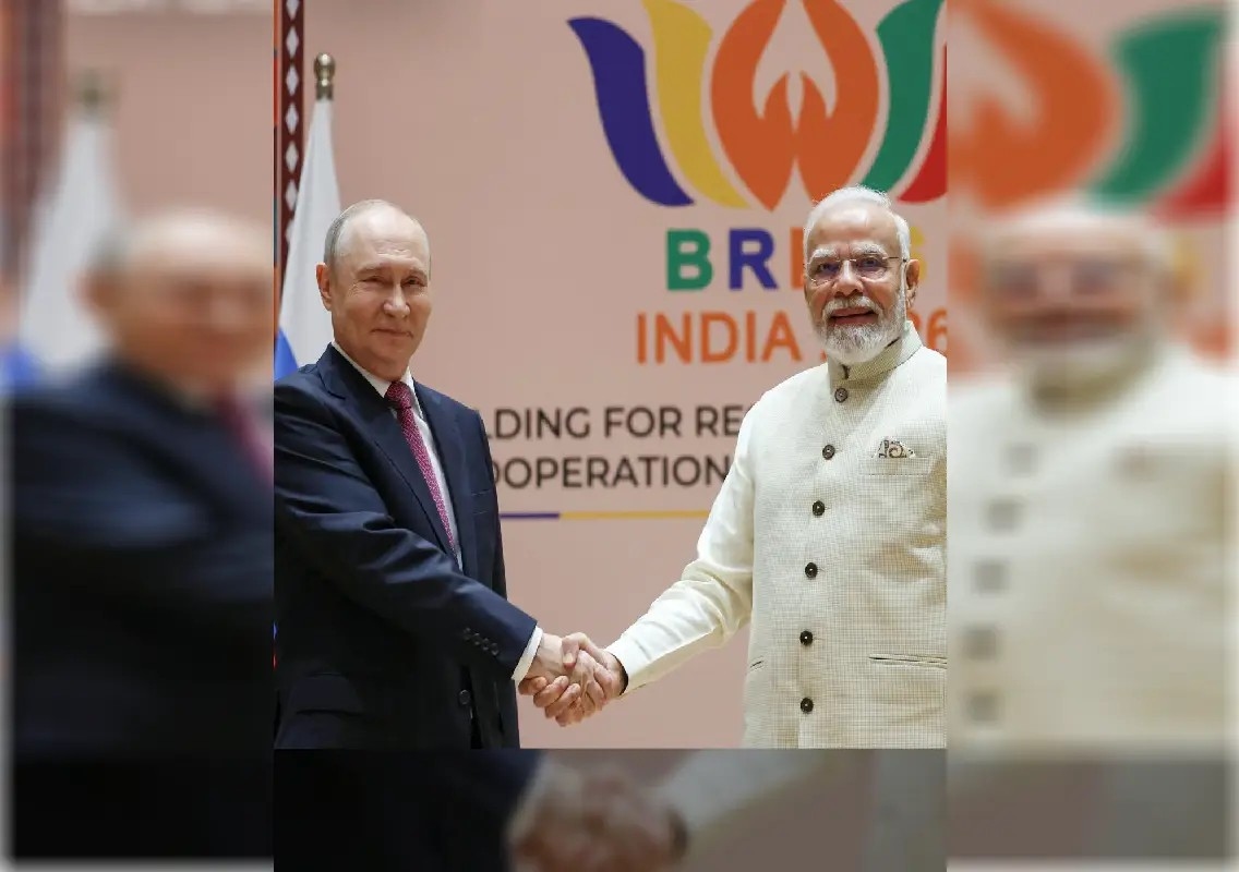 Modi-Putin meet: Handshake, hug and a powerful message: WATCH - News Karnataka